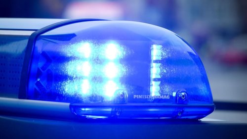 Anhalt-Bitterfeld: Autofahrer stirbt bei Zusammenstoß mit Laster