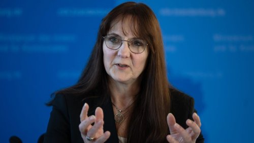 Debatte um Verfassungsschutz: Woidke von Fraktions-Rückhalt für Innenministerin überzeugt