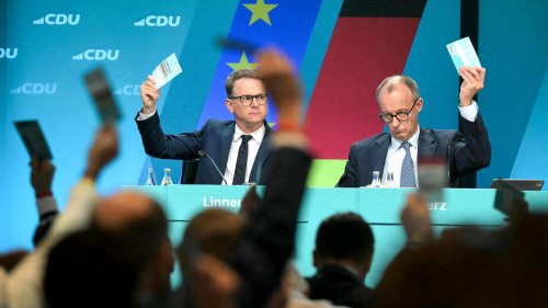 Eilmeldung 15:44 Uhr Kleiner Parteitag: CDU stimmt Koalitionsvertrag mit großer Mehrheit zu
