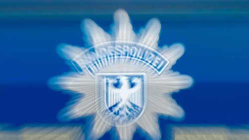 Polizeieinsatz: Mann soll 17-Jährige wegen Kleidungsstil bedroht haben