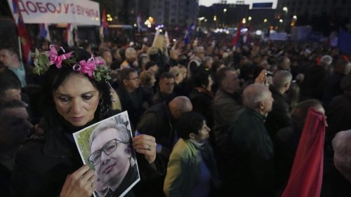 Aleksandar Vučić: Serbiens Präsident ruft bei Kundgebung eine neue Bewegung aus