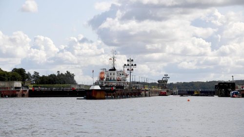 Schifffahrt: Schiff rammt Mauer in Kieler Kanal-Schleuse