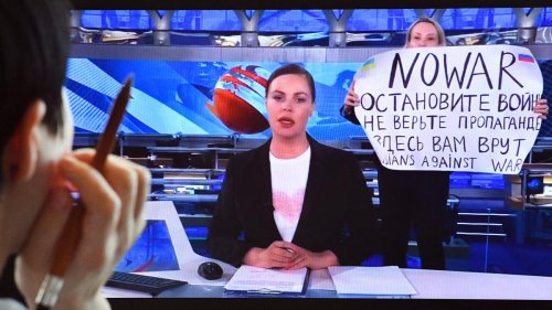 Krieg gegen die Ukraine: Russische Journalistin wegen Kriegsprotest zu Haftstrafe verurteilt