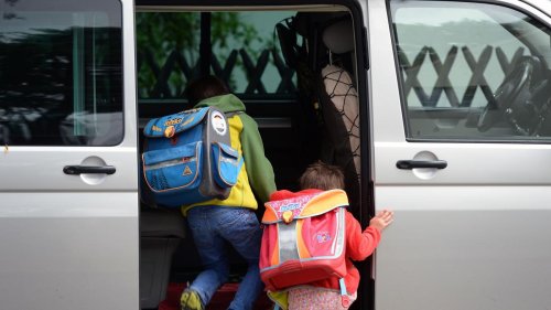 Untersuchung: Kinder sind in acht Minuten mit dem Auto an der Grundschule