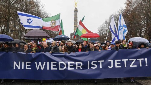 "Nie wieder ist jetzt": Tausende demonstrieren in Berlin gegen Antisemitismus