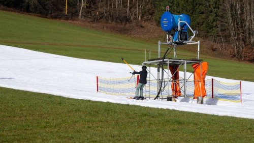 Klimakrise: Warm: Betrieb auf Kunststoff-Piste startet in Oberaudorf
