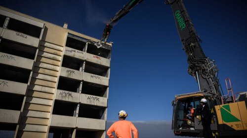 Klimakrise: Aus vom Ferientraum: Wohnblock in Frankreich weicht Meer