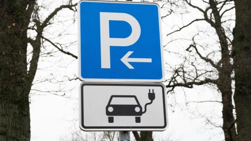 Elektromobilität: Ab April dürfen E-Autos in Bayern kostenlos parken