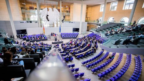 Gesellschaft: Bundestag debattiert über mögliche Sterbehilfe-Neuregelungen