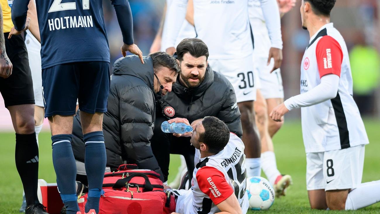 Bundesliga: Eintracht-Trio verletzt - Zwölf Profis unterwegs