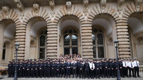 Innere Sicherheit: 141 Nachwuchskräfte für die Hamburger Polizei vereidigt