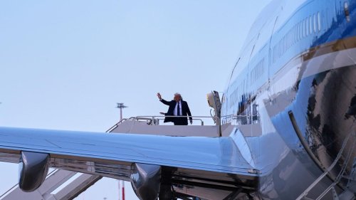 Russischer Angriffskrieg: Trump droht Russland nach Selenskyj-Treffen mit Sanktionen