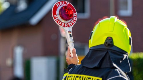 Ostfriesland: Feuerwehrmann bei Sturz in Kellerloch schwer verletzt
