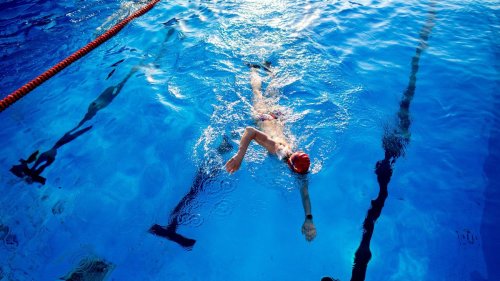 Notfälle: Gereizte Atemwege und Kopfschmerzen: Schwimmbad evakuiert