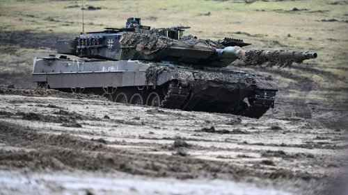 Waffenlieferung: Deutsche Leopard-Panzer und Munition in Ukraine angekommen