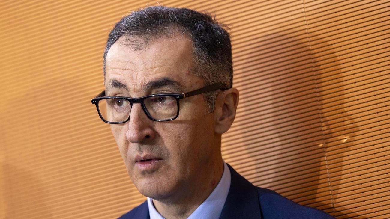 Bundesbildungsminister: Özdemir fordert härtere Konsequenzen bei Antisemitismus an Schulen