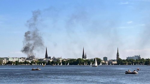 Feuerwehreinsatz: Großbrand in der Hamburger HafenCity: Warnung vor Rauch