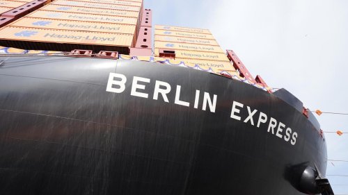 Berlin Express: Ein Täufling so breit wie das Brandenburger Tor