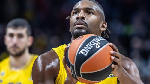 Basketball: Alba Berlin bleibt nach Sieg gegen Bamberg Tabellenführer