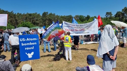 Air Defender 2023: Hunderte Menschen demonstrieren gegen Nato-Luftwaffenübung