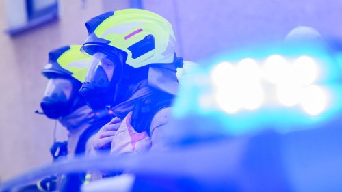 Ennepe-Ruhr-Kreis: Essen auf dem Herd angebrannt: 18 Feuerwehrleute im Einsatz