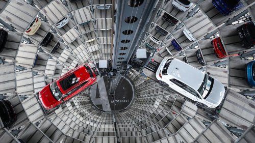 Eilmeldung 07:43 Uhr Volkswagen: VW-Gewinn bricht um 41 Prozent ein