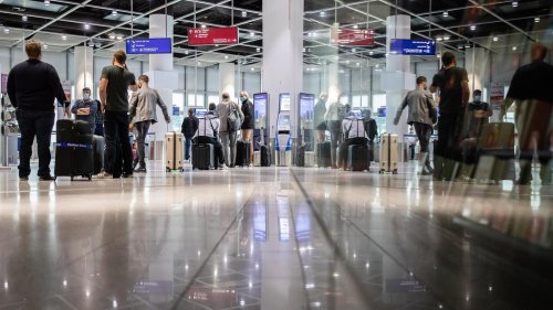 Terrorismus: Arbeiter am Flughafen Düsseldorf zeigen IS-Geste