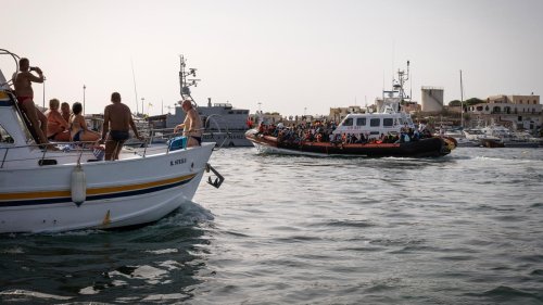 Geflüchtete auf Lampedusa: Kähne und Särge