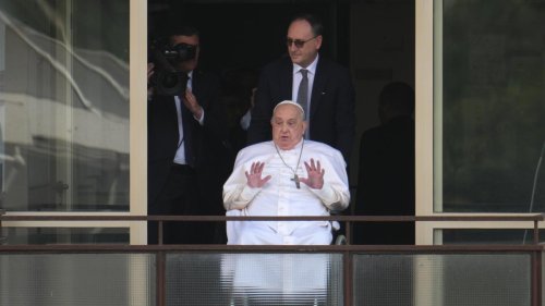 Vatikan: Papst Franziskus nach fünf Wochen aus Krankenhaus entlassen
