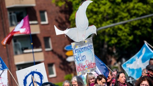 Pazifisten fordern Frieden: Friedenstaube-Demos: Tausende machen bei Ostermärschen mit