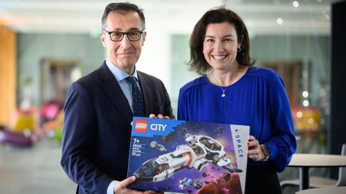 Grünen-Politiker: Ex-Minister Özdemir will Lego-Raumschiff zusammenbasteln