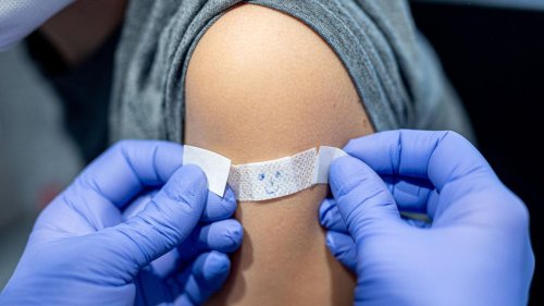 Corona-Pandemie: RKI: Corona-Zahlen sinken - Impfung weiter wichtig