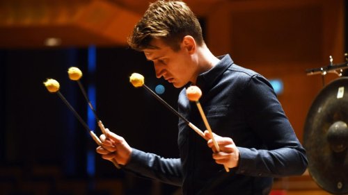 Festspielfrühling: Frühlingsanfang mit Trommelwirbel und Paukenschlägen