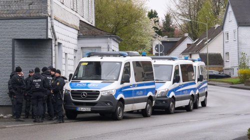 Ermittlungen laufen: Polizei: Tatverdächtiger im Fall Weitefeld wohl verletzt