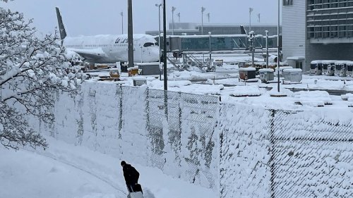 Winterwetter: Flughafen München wieder offen