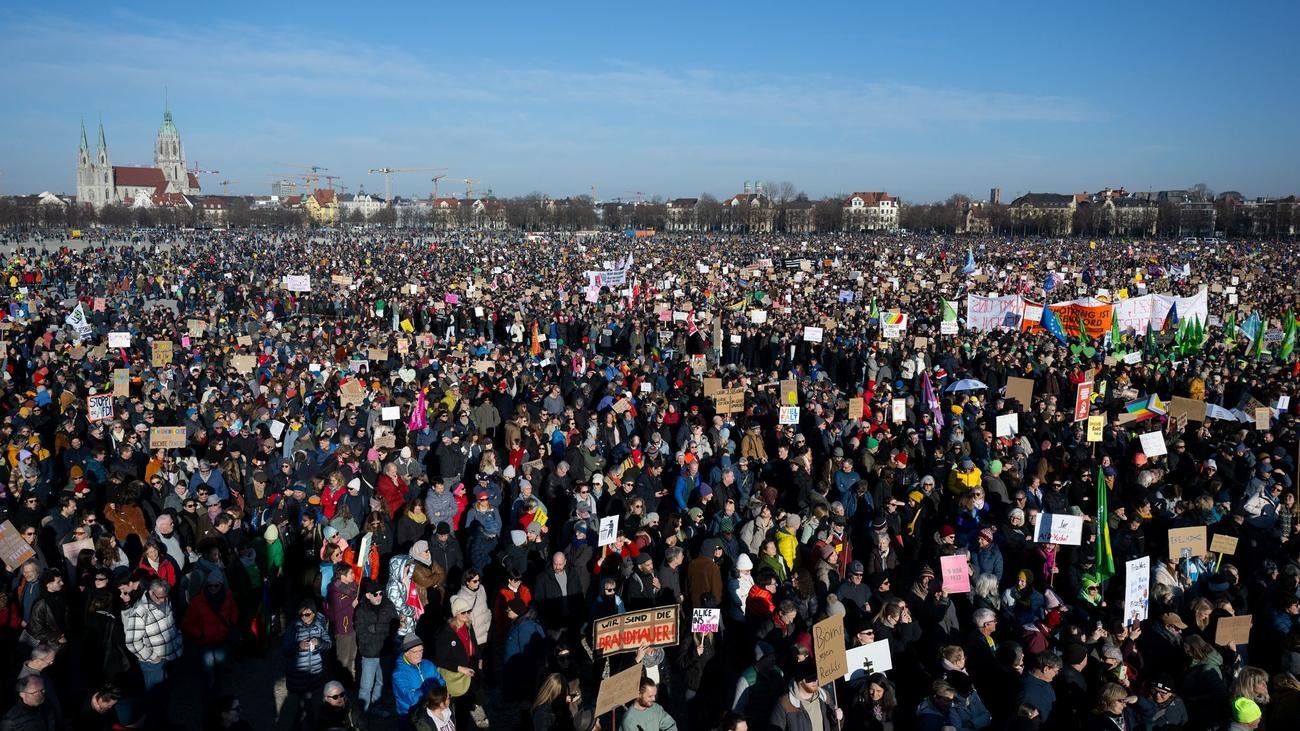 Protest: Mehrere Hunderttausend Menschen bei Demos gegen rechts