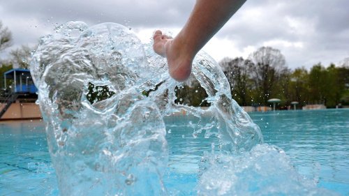 Cooler Pool mit 16 Grad: Berlin-Tipp: Kreuzberger Prinzenbad bleibt geöffnet