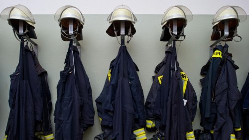 Verkleidung: 15-Jähriger klaut Feuerwehr-Uniform, um Karneval zu feiern