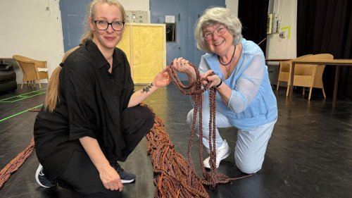 Handarbeit für die Festspiele: Sechs Meter Häkelzopf für Rapunzel