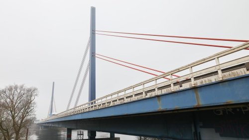 Neue Verkehrsführung: Staus vor Norderelbbrücke - Lastwagen fahren falsch auf A1