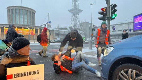 Demonstrationen: Letzte Generation blockiert Verkehr in Berlin