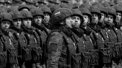 Nachrichtenpodcast: Der Mythos vom unbesiegbaren Russland