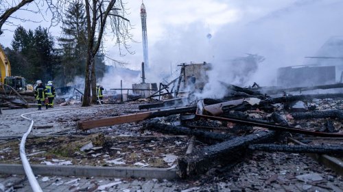 Brände: Flammen im "Freizeit-Land Geiselwind" in Bayern
