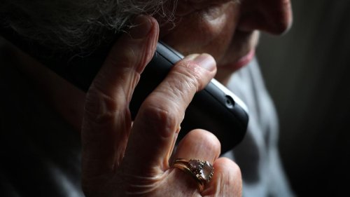 Telefonbetrug: Falsche Polizistin bringt 91-Jährige um Schmuck und Bares