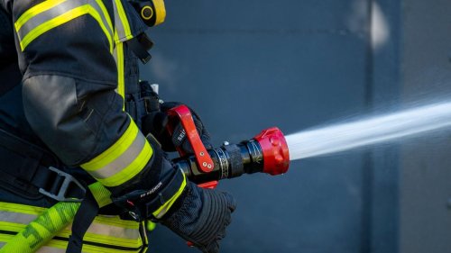 Brände: Über eine Million Euro Schaden bei Hallenbrand in Kelkheim