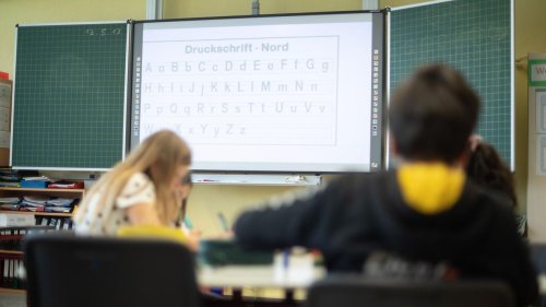 Bildung: Streit um zurückgelegtes Geld von Schulen