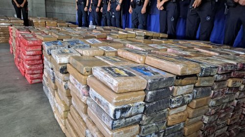 Rekordmengen beschlagnahmt: "Weißer Tsunami": Drogenmafia überschwemmt Europa mit Koks