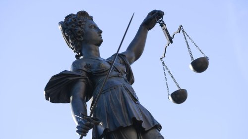 Landgericht Neubrandenburg: Prozess um angezündete Frau: Plädoyers und Urteil erwartet