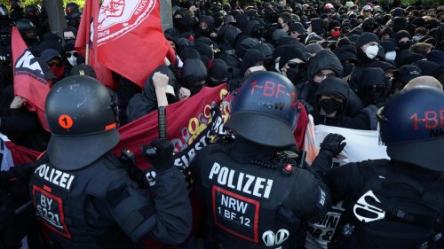 "Tag X" in Leipzig: Polizei meldet mehrere Verletzte bei Demonstration in Leipzig