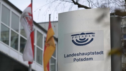 Einsparungen: Rund 2.500 Menschen protestieren in Potsdam